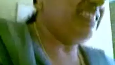 Malayali aunty Lekha boobs press free porn MMS video