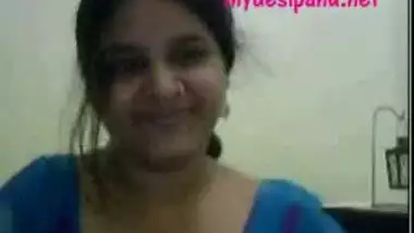 Extremely hot gujrati girl nadia on cam3