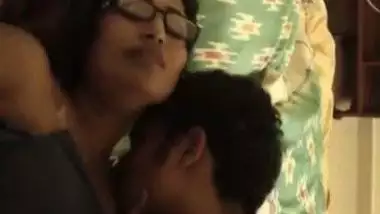 South Indian b-grade actress Swetha naidu making sex on cam