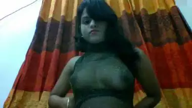 Amateur bangladeshi girl making her nude selfie