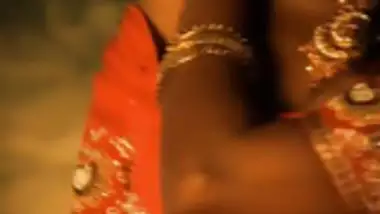 Sensual Bollywood Dancing Babe