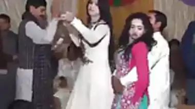 Pakistani Mujra Dancing