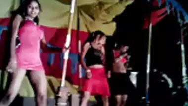 Tamil mujra girl flashing her pussy to crowd