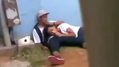 Desi college girl’s outdoor hot blowjob video