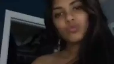 Hot ...Desi girl Dancing 