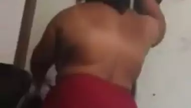 telugu bhabhi juicy melon wearing sari.mp4