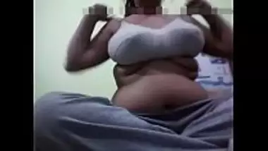 Fat bhabhi flaunting her big boobs