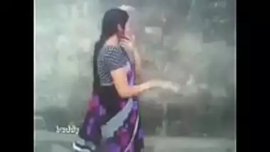 Desi sex of a hot Bhojpuri aunty in the outdoor