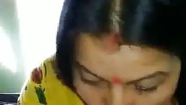 desi indian girl sucking indian bbc cock in home