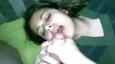 INDIAN COLLEGE GIRL CUM SWALLOW