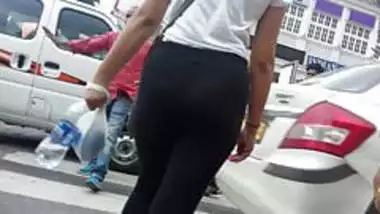 INDIAN GIRL JEANS ASSES BUTT