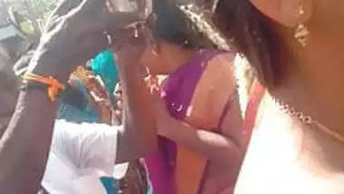 Madurai tamil hot saree view of sexy college girl in public