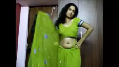 Indian Bhabhi Flaunting Boobs On Webcam