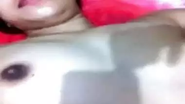 Paki Mature Aunty Making A Video Of Herself Getting Naughty