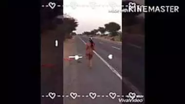 Pink Rahul Jaipur - Daring wife stripping nude on highway