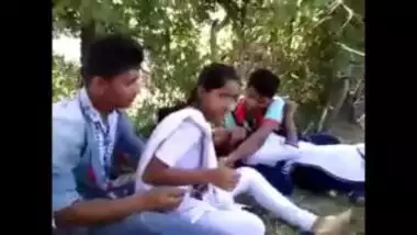 Indian college friends group sex mms in park