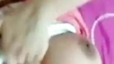 Indian teen masturbates her nude pussy (she wants a dick!)