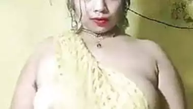 Giant Indian Big Boobs Aunty With Shawl