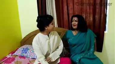 Indian old aunty boobs show