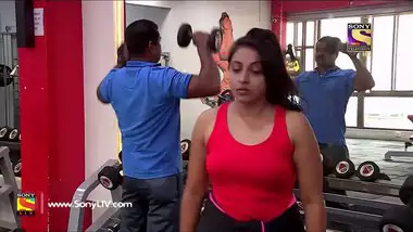 Beautiful Reema Vohra & Other Sexy Aunty Huge Boobs Scene from CP a special gim show