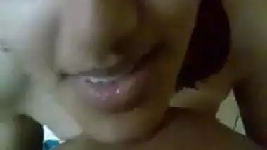 Desi girl exposing boobs