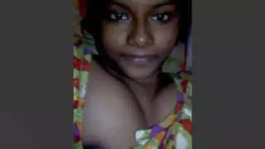 Cute Desi Girl Showing Boobs