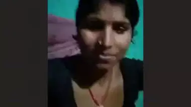 Desi Hot Bhabhi showing vdo