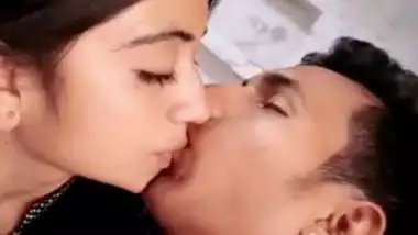 DESI INDIAN COUPLE SMOOCHING HARD