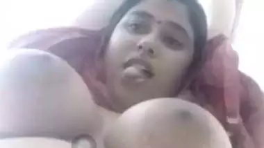 Hot Desi bhabhi showing