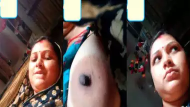 Sexy Bhabhi boob show on video call