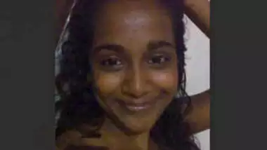 Lankan Girl SHowing her Big Boobs