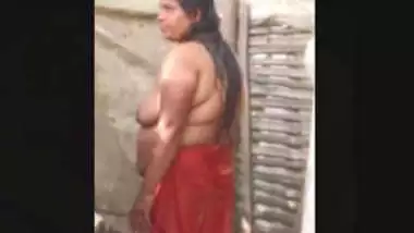 Bangladeshi Village Bhabi Bathing Captured Secretly By Neighbour Young Boy