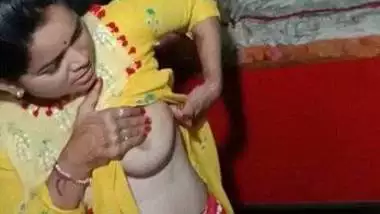 Boob flashing desi dehati girl lifting her kameez