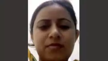 Cute Desi Girl Showing her Boobs and Pussy on video call