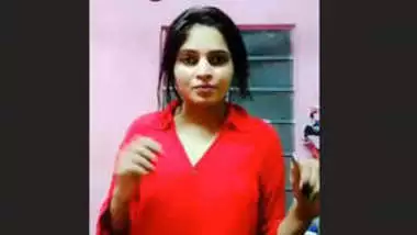 Sexy Desi Girl Showing Her Tits