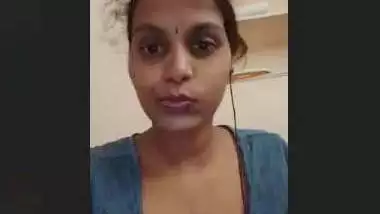 Cute Tamil Girl Showing Boobs leaked Video