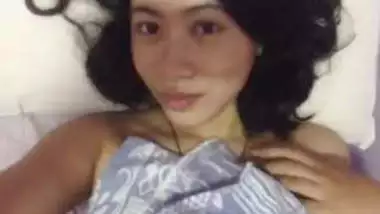 Cute Sri Lankan Girl Shows Boobs