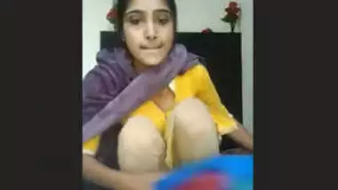 Cute Indian Girl Fingering New Leaked MMS