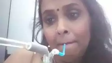 Naked Desi Bhabhi enjoying hookah