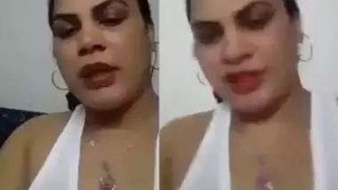 Desi Married Bhabi Showing And Saying ami Babuler Bou Enjoy the Bangla Talk (Update)