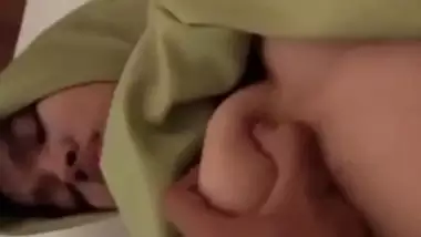 HIJABI GF REALLY HORNY GETTING ORGASM