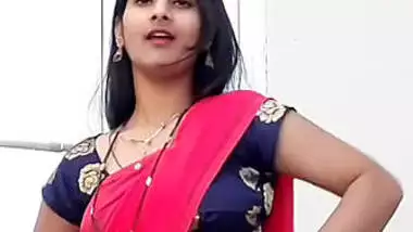 Desi shivani thakur hot milky navel show