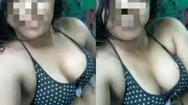 Desi odia Girl Showing Her Boobs