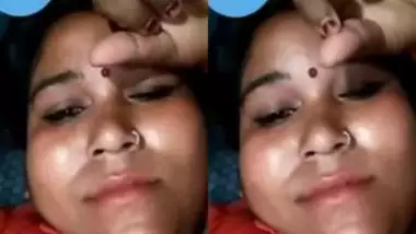 Desi Bhabi Showing pussy on VIdeo Call