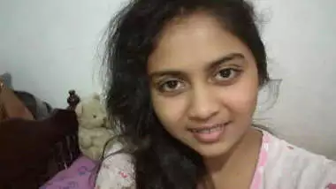 Sri Lankan Young Girl Leaked 2 videos and photos part 2