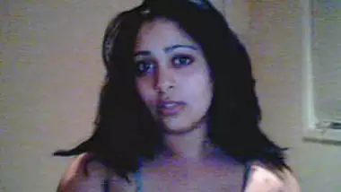 Des Horny Nri Bhabhi On Cam Part 1