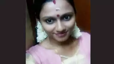 Desi Mallu Girl Showing Her Boobs & Pussy