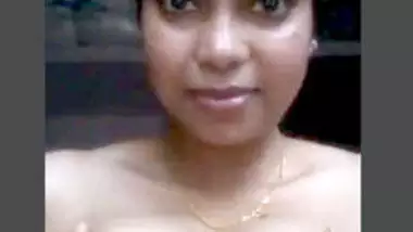 Desi cute village bhabi show her sexy boobs