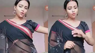 sexy hot girl big deep round navel in saree