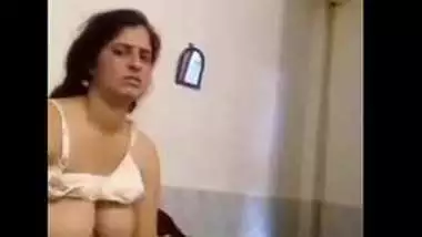 Desi village bhabi nice boobs